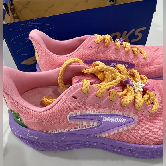RunDisney Rapunzel Brooks Ghost 17  - Women’s 13 - Brand New In Box - Picture 4 of 7